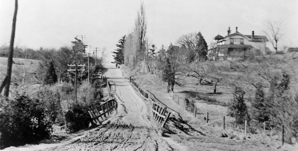 Bayview and Eglinton looking north in 1910.