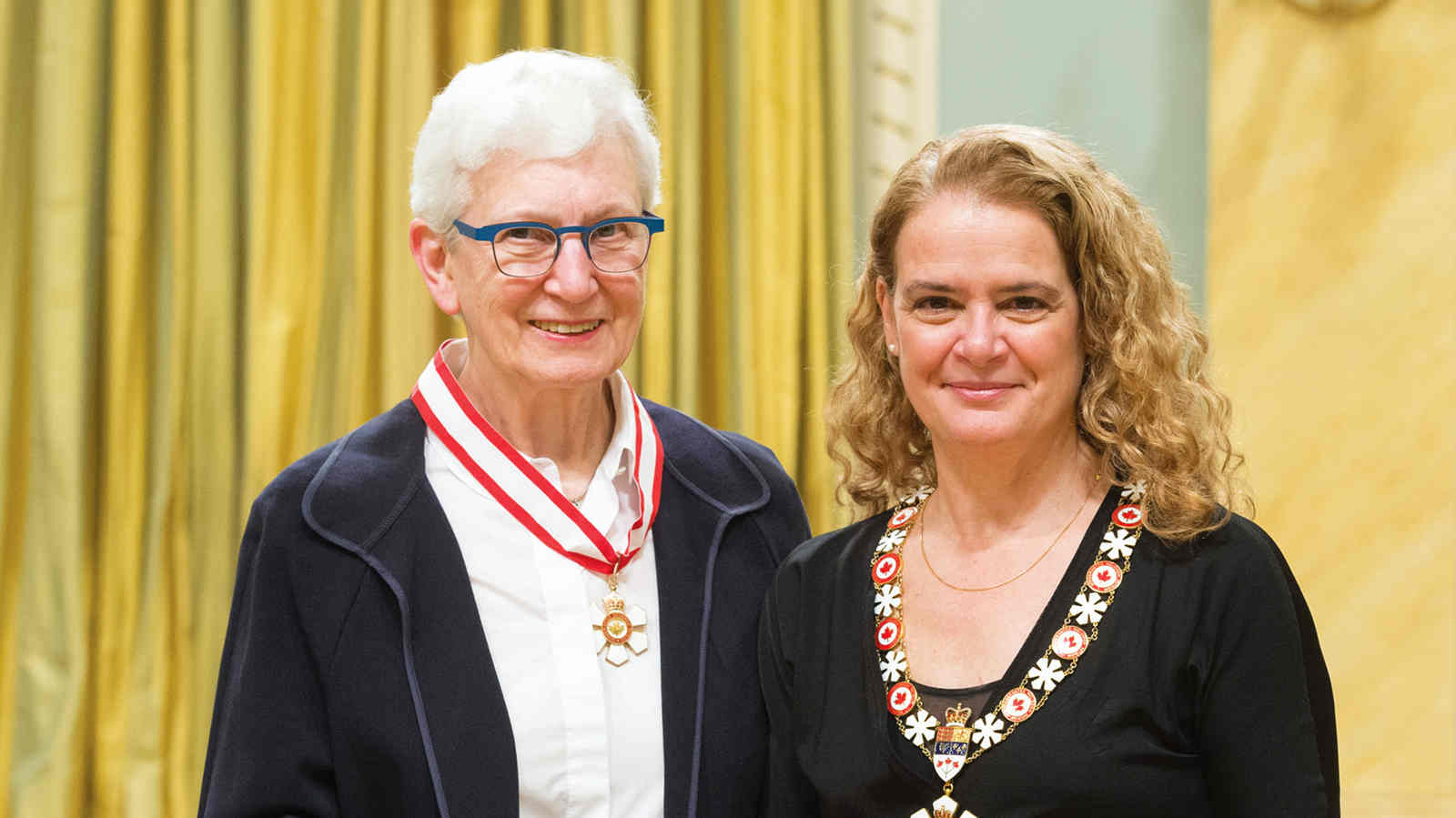 Her Excellency presents the Officer insignia of the Order of Canada to Darleen Bogart, O.C.  Credit: Sgt Johanie Maheu, Rideau Hall, OSGG.