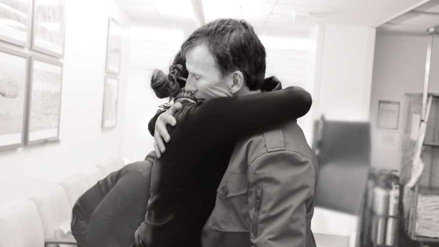 Two patients embracing. Image: Ron Haviv.