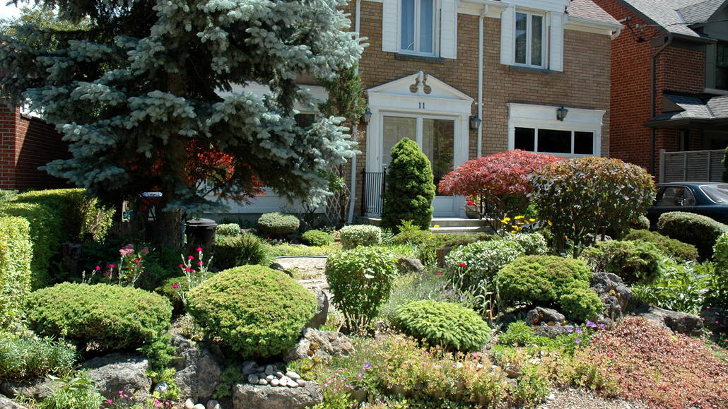 One of the Eight "Gardens of Distinction" in Leaside.