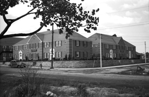 Talbot Apartments at Bayview and Sutherland, 1939