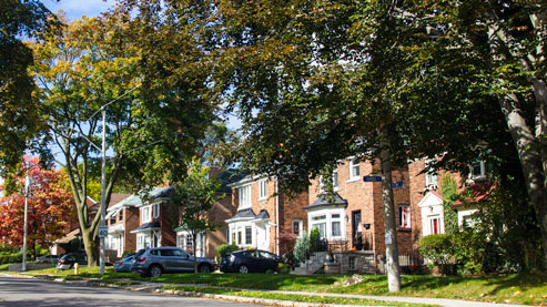 A streetscape in Leaside.