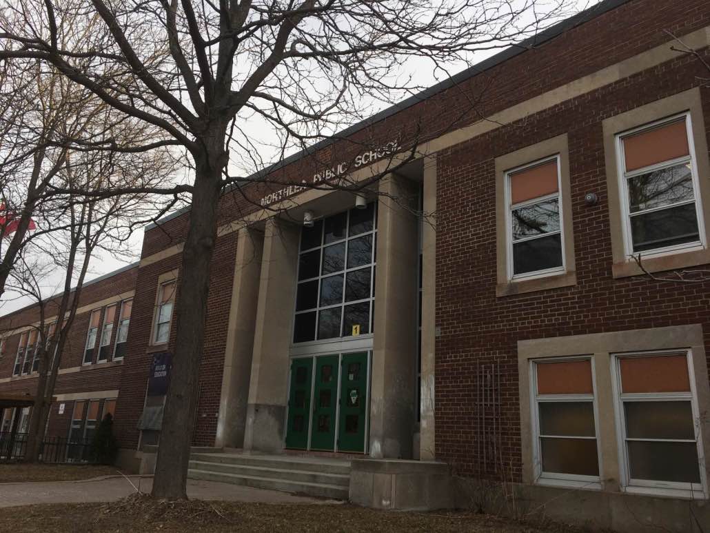 Photo of the front of Northlea Public School.