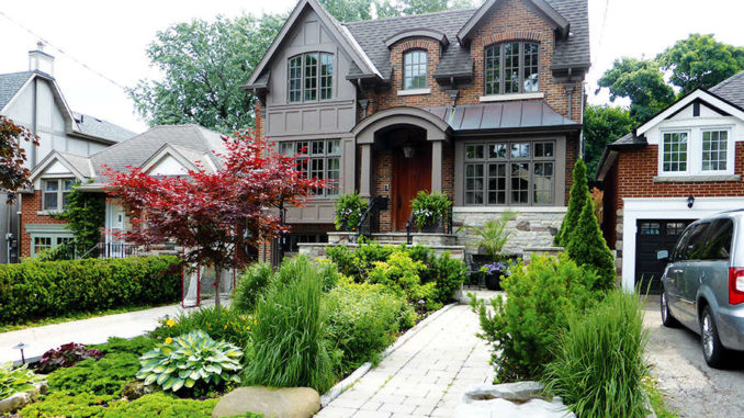 A Leaside "Garden of Distinction".