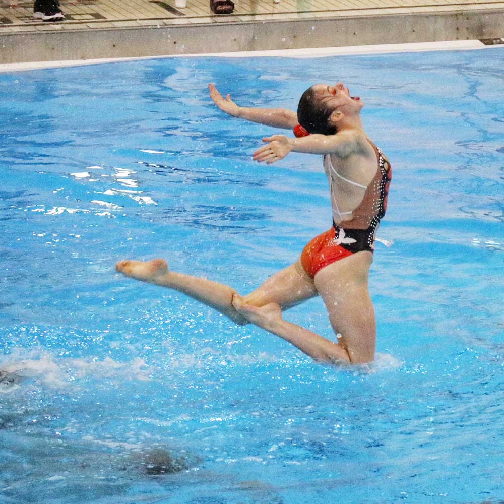 Alianna Craig, synchro swimmer. Photo: Dan Robichaud Photography.