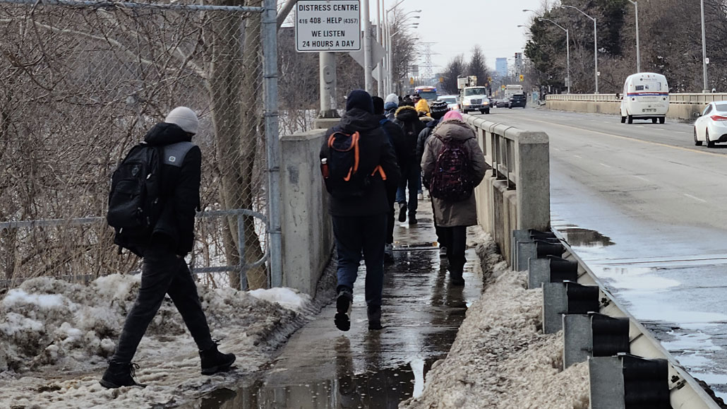 Students walking on the Leaside bridge. Photo by Krishanthy Surojkumaran.