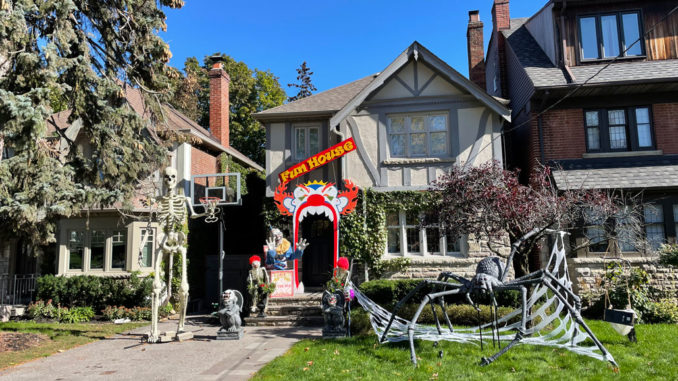 Leaside goes Halloween! Photo by Ben Flemming.