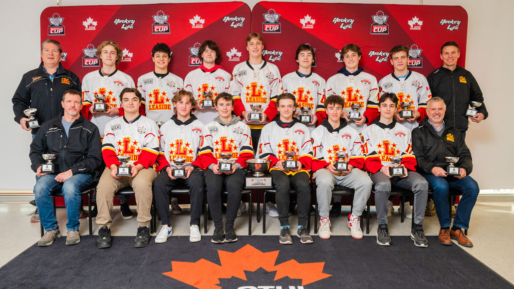 Photo of Leaside Flames Hockey Team.