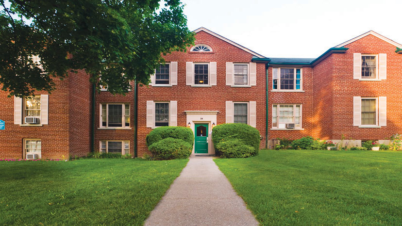 Crestview Apartments. Photo Geoff Kettel.